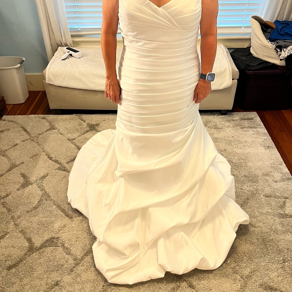Brand new strapless wedding gown with matching veil